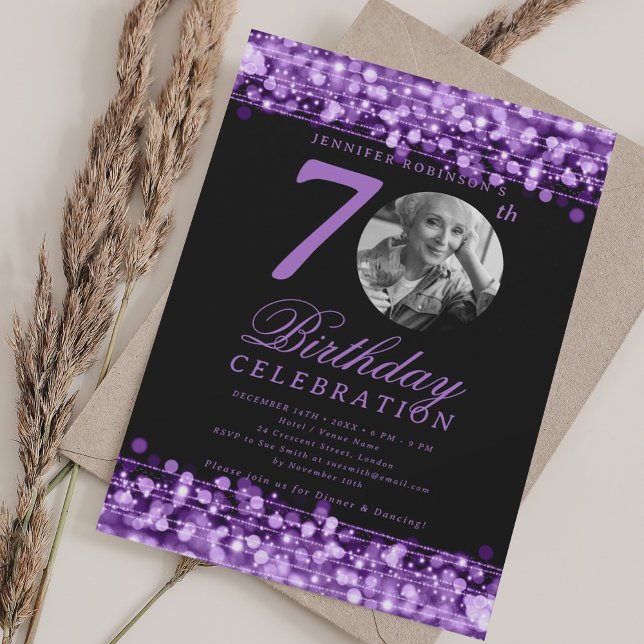 Invitación Elegante fiesta de cumpleaños número 70 con luces  (Elegant Photo 70th Birthday Party Purple Lights Invitation)