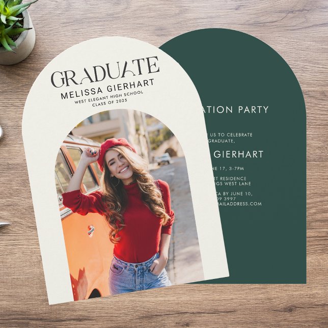 Invitación Elegante Fiesta de graduación de Grad Photo 2025 (Graduation 2025 Green Champagne Photo Arch Party Invitation)