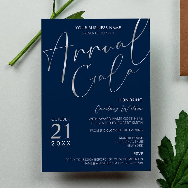 Invitación Elegante Fiesta de la Marina y Plata de Negocios G (Elegant navy blue and faux silver gala night invitations with calligraphy fonts and your logo)