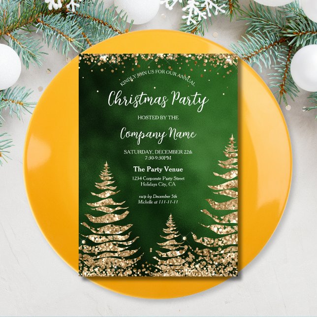 Invitación Elegante Fiesta de Navidades corporativos Purpurin (modern glitter pine tree on the green background christmas corporate party invitation)