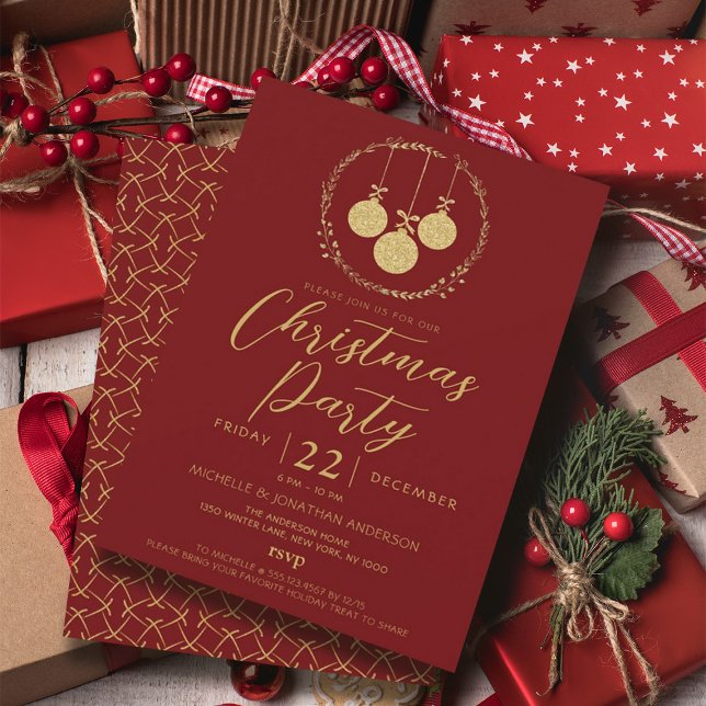 Invitación Elegante Fiesta de Navidades de Wreath Purpurina d (Elegant Maroon Gold Glitter Wreath Christmas Party Invitation)