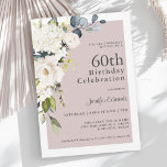 Invitación Elegante floral blanca en el cumpleaños 60 de Mauv<br><div class="desc">Con una combinación de colores muy popular, esta invitación femenina a la fiesta de cumpleaños número 60 cuenta con un ramo de flores de acuarela blancas con vegetación eucaliptus en un fondo malva rosado-violeta. Las flores incluyen rosas, hortensias y flores mixtas a juego para un efecto encantador. Los emparejamientos de...</div>