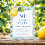 Invitación Elegante floral mediterránea de limón 30 cumpleaño<br><div class="desc">Celebre con estilo con una elegante invitación de cumpleaños floral de limón mediterráneo. Con sus limones amarillos y su frondosa vegetación, este diseño evoca el encanto del Mediterráneo, perfecto para un evento soleado y sofisticado. Los intrincados acentos florales le dan un toque fresco y acogedor, mientras que la tipografía elegante...</div>