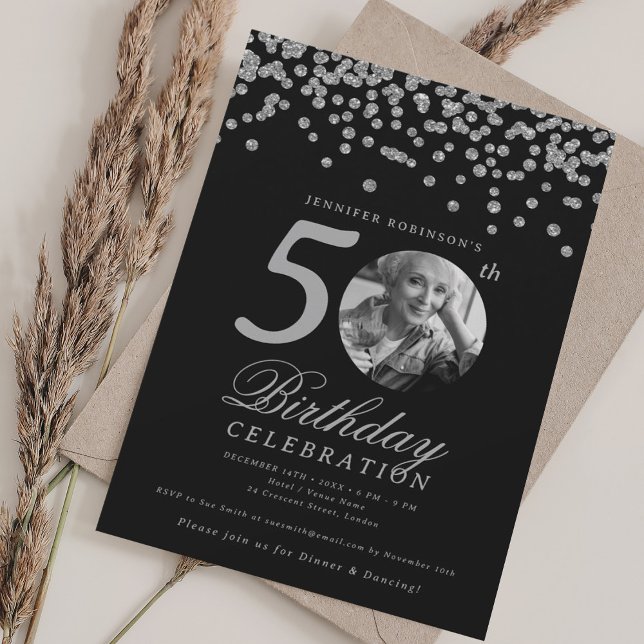 Invitación Elegante foto 50 cumpleaños Silver Confetti negro (Elegant Photo 50th Birthday Silver Confetti Black Invitation)