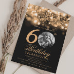 Invitación Elegante foto 60 cumpleaños Glam de oro de mediano<br><div class="desc">Un elegante diseño de la fiesta de cumpleaños número 60 con foto personalizada,  tipografía moderna y fondo de luces de cuerda.</div>