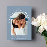 Invitación Elegante Foto Arch Código QR Boda azul turbio<br><div class="desc">Invitación a una boda polvorienta y moderna, azul, con una foto en un marco de arco y "Tener y aguantar" en elegante tipografía blanca. Bajo la foto, agregue sus nombres, fecha de boda y ubicación. Al contrario, personaliza tu invitación en una tipografía simple e ingresa la dirección de tu sitio...</div>