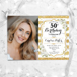 Invitación Elegante foto blanca dorada 50 cumpleaños<br><div class="desc">Elegante invitación de 50 años floral femenina con tu foto. Diseño de blanco brillante con oro falso purpurina. Presenta rayas, rosas blancas, fuente de guión y confeti. Perfecto para un elegante fiesta de celebración de cumpleaños. Personaliza con tus propios detalles. ¡Se puede personalizar para cualquier edad! Invitaciones Zazzle impresas o...</div>