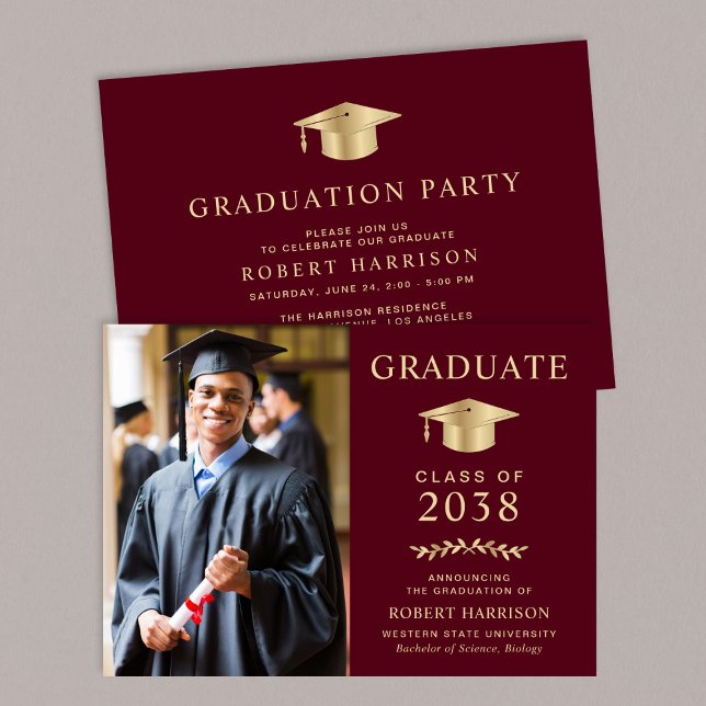 Invitación Elegante Foto Burgundy Gold Graduation Party (An elegant college graduation party invitation to celebrate the graduate's achievements)
