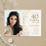 Invitación Elegante foto con flores de oro 40 cumpleaños<br><div class="desc">Invitación a la fiesta de cumpleaños número 40 con crema de oro y marfil con tu foto en la parte delantera de la tarjeta. Diseño moderno minimalista con dibujos botánicos de contorno acentos, Relieve metalizado de oro falso y tipo de letra de escritura tipográfica. Sencilla carta de invitación a la...</div>