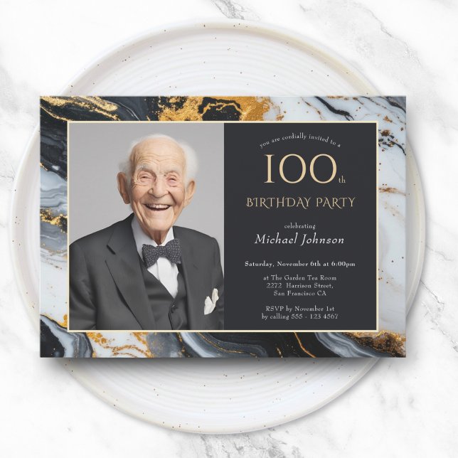 Invitación Elegante foto de Black Gold Agate 100 cumpleaños (Elegant Black Gold Agate Photo 100th Birthday Invitation)