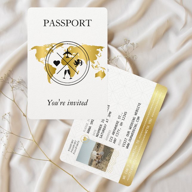 Invitación Elegante foto de boda de destino con pasaporte de  (gold and white elegant passport photo wedding invitation)