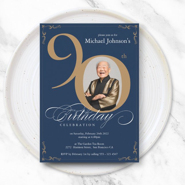 Invitación Elegante foto de la Marina Azul Oro 90 cumpleaños (Elegant Photo Navy Blue Gold 90th Birthday Invitation)