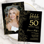 Invitación Elegante foto de oro negro sorprende 50 cumpleaños<br><div class="desc">Elegante invitación de fiesta de cumpleaños 50 en negro y oro con tu foto en la parte trasera de la tarjeta. El moderno diseño femenino moderno presenta acentos botánicos y tipografía. Sencilla tarjeta de invitación floral perfecta para una elegante celebración de cumpleaños sorpresa femenina. Se puede personalizar a cualquier edad....</div>