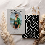 Invitación Elegante foto de ovario y firma cumpleaños número<br><div class="desc">Haga de su sexagésimo cumpleaños una celebración para recordar con una invitación moderna que capta la esencia del momento. Personalizable y fácil de editar, esta invitación cuenta con un diseño sofisticado con una elegante fotografía oval, elegantes letras "SESTAD" y un diseño limpio y fácil de usar. Cambie los colores para...</div>