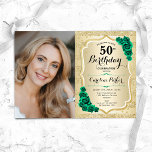 Invitación Elegante foto verde esmeralda dorada 50 cumpleaños<br><div class="desc">Elegante invitación de 50 años floral femenina con tu foto. Diseño de vidrio con oro falso purpurina. Cuenta con rayas, rosas verdes esmeraldas, fuente de guiones y confeti. Perfecto para un elegante fiesta de celebración de cumpleaños. Personaliza con tus propios detalles. ¡Se puede personalizar para cualquier edad! Invitaciones Zazzle impresas...</div>
