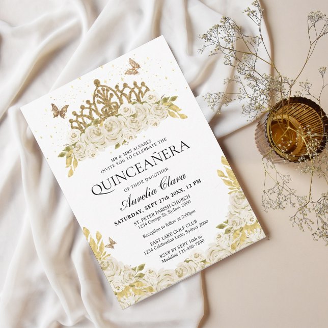 Invitación Elegante Glam White Floral Gold Tiara Quinceanera (Subido por el creador)