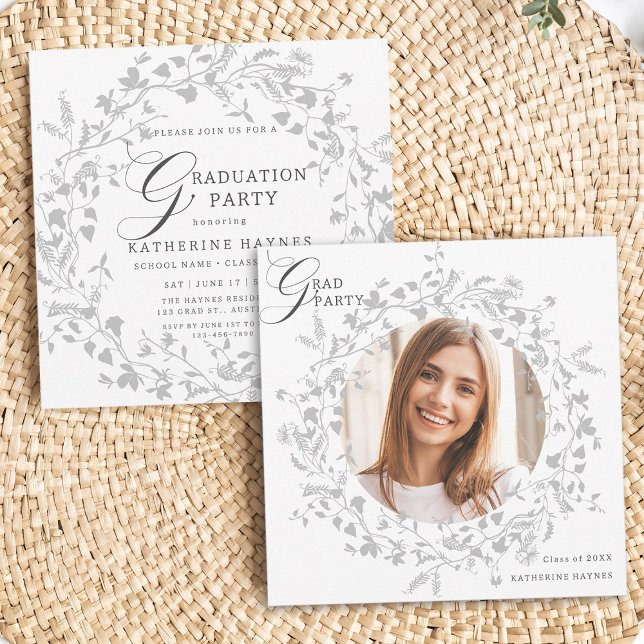 Invitación Elegante Graduación de flores silvestres plateadas (Front & Back)
