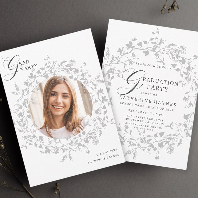 Invitación Elegante Graduación de flores silvestres plateadas (Front & Back)