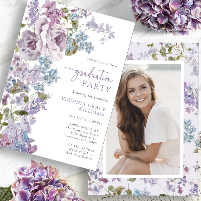Invitación Elegante Graduación Floral Púrpura (Elegant Purple Floral Graduation Invitation Picture on back by Painted Paperie
)