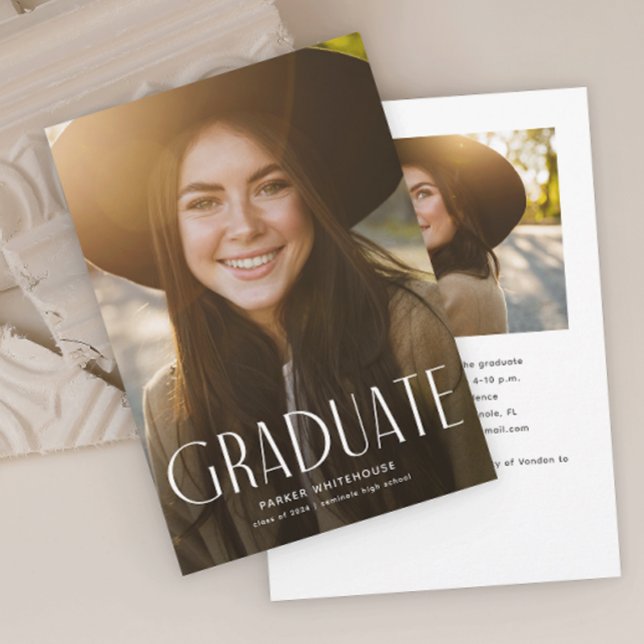 Invitación Elegante graduado de tipografía foto graduada (Elegant Typography Photo Graduation Invitation Announcement.)