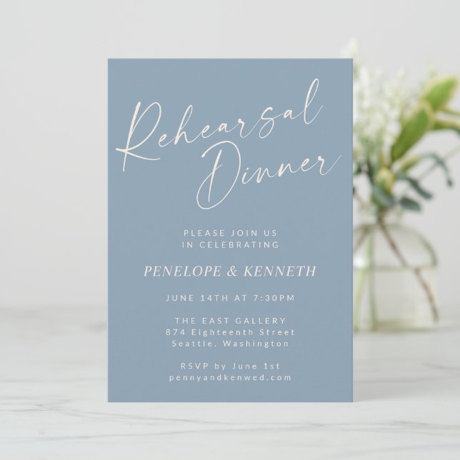 Invitación Elegante guión azul turbio ensayar cena (Anverso de pie)