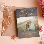 Invitación Elegante guión corto fotografía superposición Boda<br><div class="desc">Romántico lindo rústico boda de madera invitaciones para foto</div>