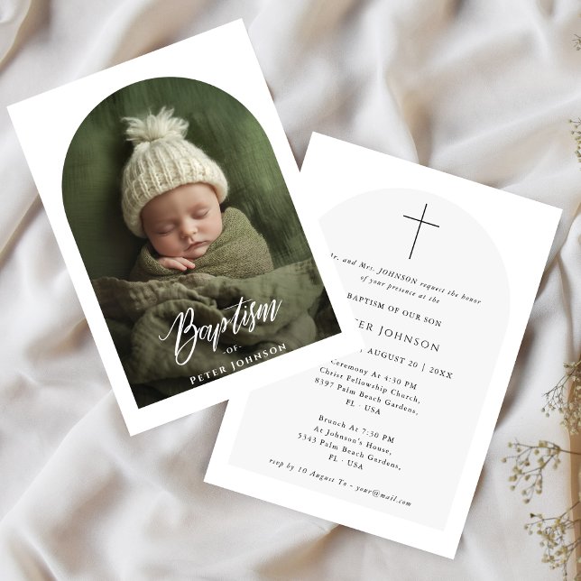 Invitación Elegante guión de bautismo de fotos en arco blanco (Subido por el creador)