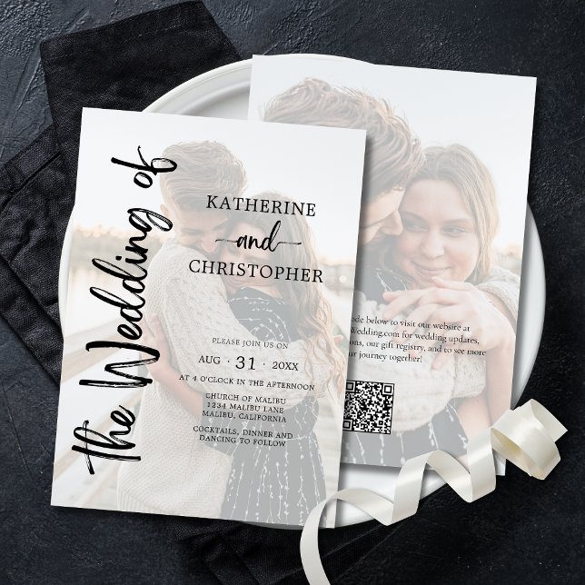 Invitación Elegante guión foto Boda formal blanco negro (Black and White Elegant Bold Script 2-Photo Wedding Invitation with QR Code for Wedding Website.)