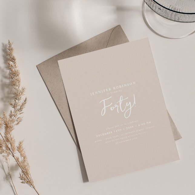 Invitación Elegante guión moderno 40 cumpleaños Champagne (Elegant Modern Script 40th Birthday Champagne Invitation)