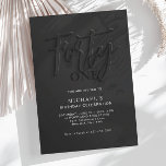 Invitación Elegante guión negro Cuarenta y cuatro años de vid<br><div class="desc">El diseño presenta un fondo de gradiente oscuro con una palabra "cuarenta" que destaca audazmente en letras negras brillantes. Pero hay algo más: las letras crean un efecto de sombra fresco, haciéndolas parecer como si estuvieran saliendo de la página. No es sólo un número, es un gran problema. Esta invitación...</div>