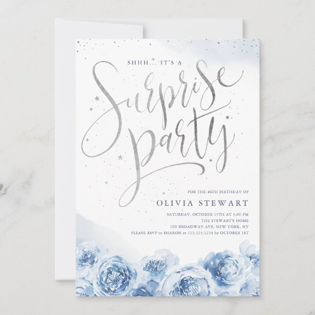 Invitación Elegante guión polvoriento azul floral cumpleaños (Anverso)