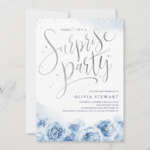 Invitación Elegante guión polvoriento azul floral cumpleaños