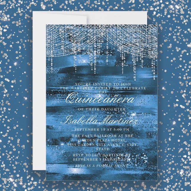Invitación Elegante hilo de plata azul ilumina Quinceañera (Elegant blue and silver string lights and glitter Quinceañera invitation)