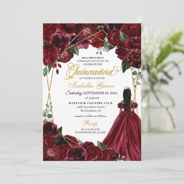 Invitación Elegante Invitat Burgundy & Gold Floral Quinceaner (Anverso de pie)
