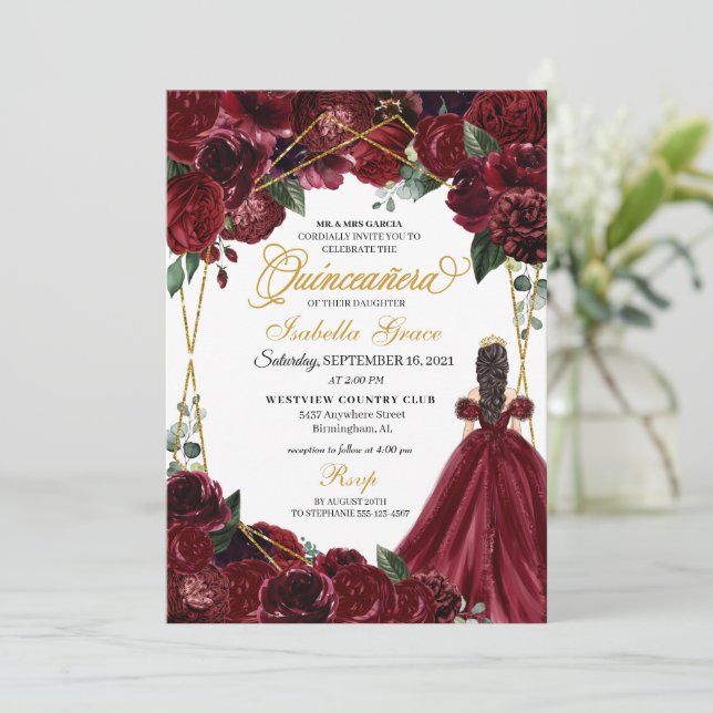 Invitación Elegante Invitat Burgundy & Gold Floral Quinceaner (Anverso de pie)