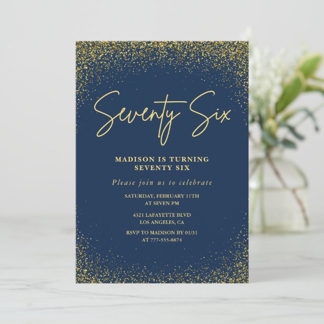 Invitación Elegante Lujo Navy Dorado Brillo Cumpleaños 76 (Anverso de pie)