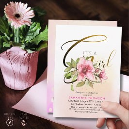 Invitación Elegante Magnolia Rosa con Letra Dorada Es una Niñ