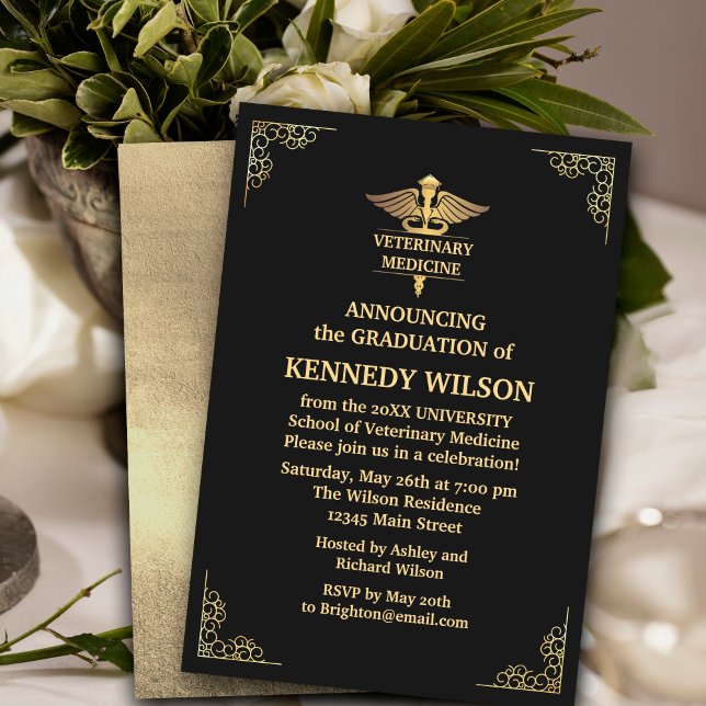 Invitación Elegante medicina veterinaria de Relieve metalizad (Elegant Black Gold foil Veterinary Medicine Graduation#classof2024 #vintagestyle)