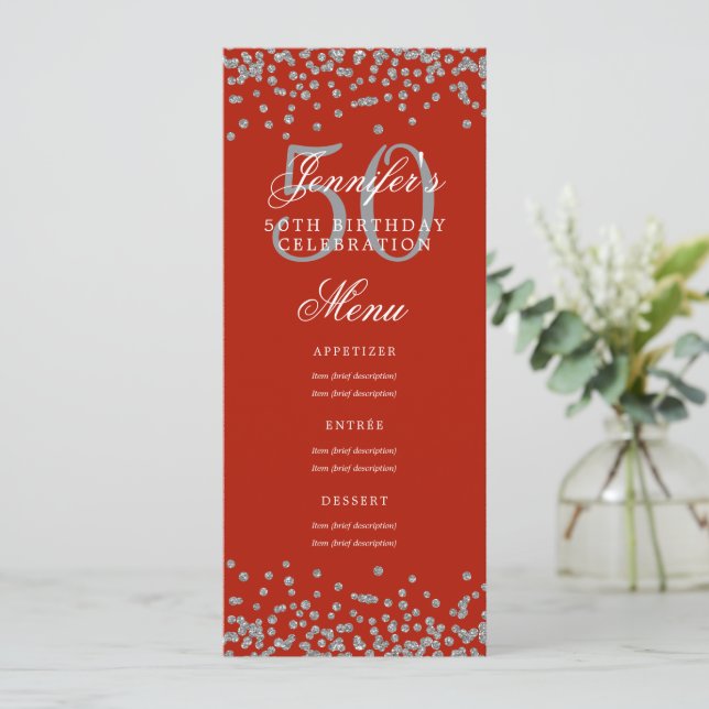 Invitación Elegante menú de cumpleaños 50 Confetti rojo plate (Anverso de pie)