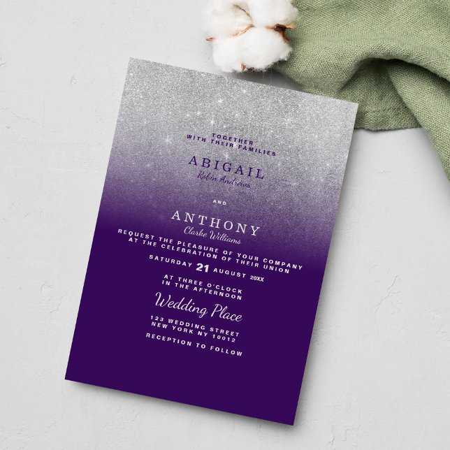 Invitación Elegante moda purpurina de plata morada boda sombr (Elegant chic purple silver glitter ombre wedding invitation )