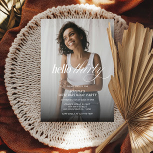 Invitación Elegante moderno Hola Treinta Años Foto Script
