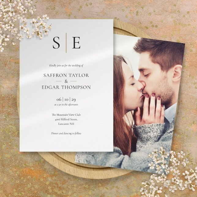 Invitación Elegante Monograma Bodas de Foto Oro Negro (Elegant Monogram Gold Black Photo Wedding Invitation)