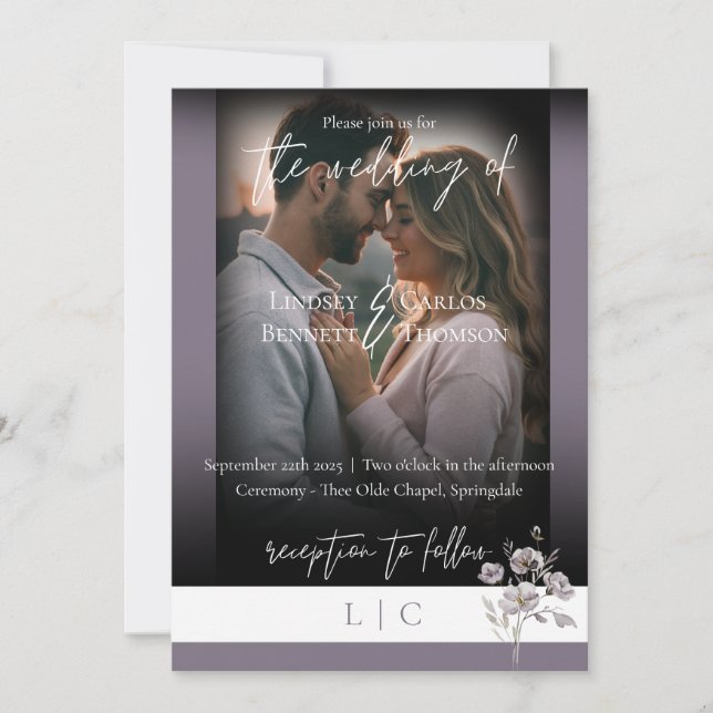 Invitación Elegante monograma caligrafía minimalista púrpura (Anverso)