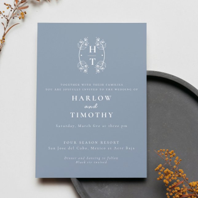 Invitación Elegante Monograma Escudo floral Boda azul turbio (Subido por el creador)