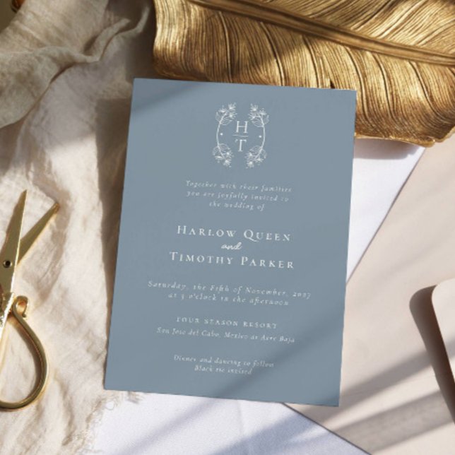 Invitación Elegante Monograma Escudo floral Boda azul turbio (Subido por el creador)