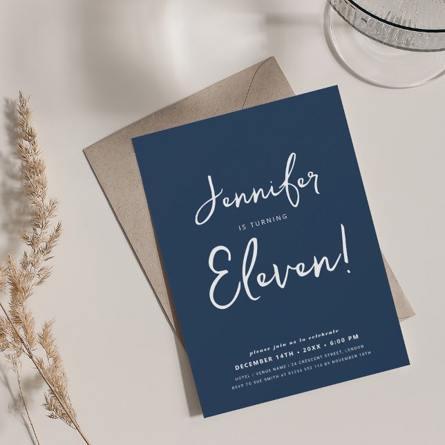 Invitación Elegante niño moderno guión de cumpleaños Marina a (Elegant Modern Kids Birthday Script Navy Blue Invitation)