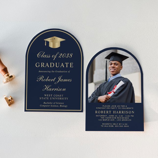 Invitación Elegante Partido de Graduación de Oro Azul Foto Ar (An elegant arch-shaped college graduation party invitation to celebrate the graduate's achievements)