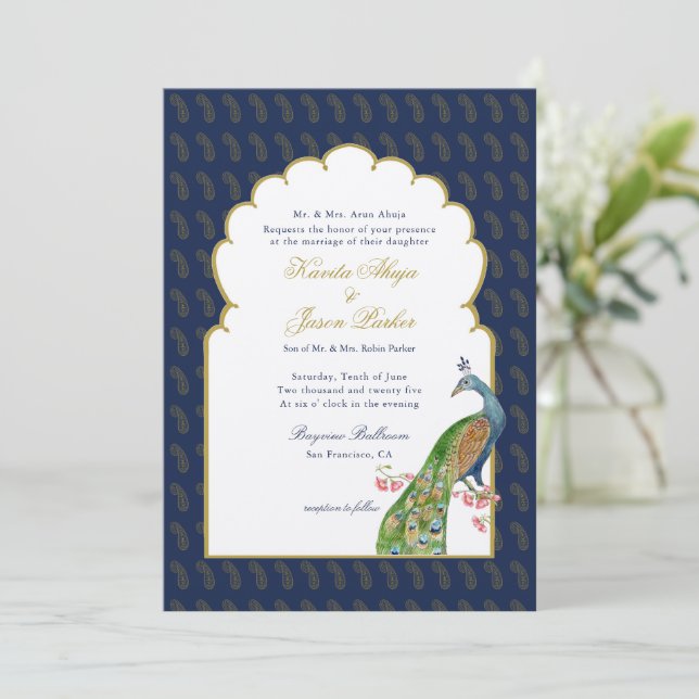 Invitación Elegante Peacock Indio boda Naval azul (Anverso de pie)