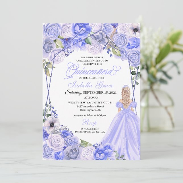 Invitación Elegante Periwinkle Floral Azul Quinceanera (Anverso de pie)