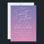 Invitación Elegante Periwinkle Morado Script Dulce<br><div class="desc">A tu hija le encantará esta elegante invitación de JessicaAmber para la fiesta de cumpleaños. Esta bonita tarjeta presenta un esquema de color púrpura perwinkle. Un tipo de letra de escritura femenina le dice que es un dulce dieciséis, y usted puede editar el texto para el nombre de la persona...</div>